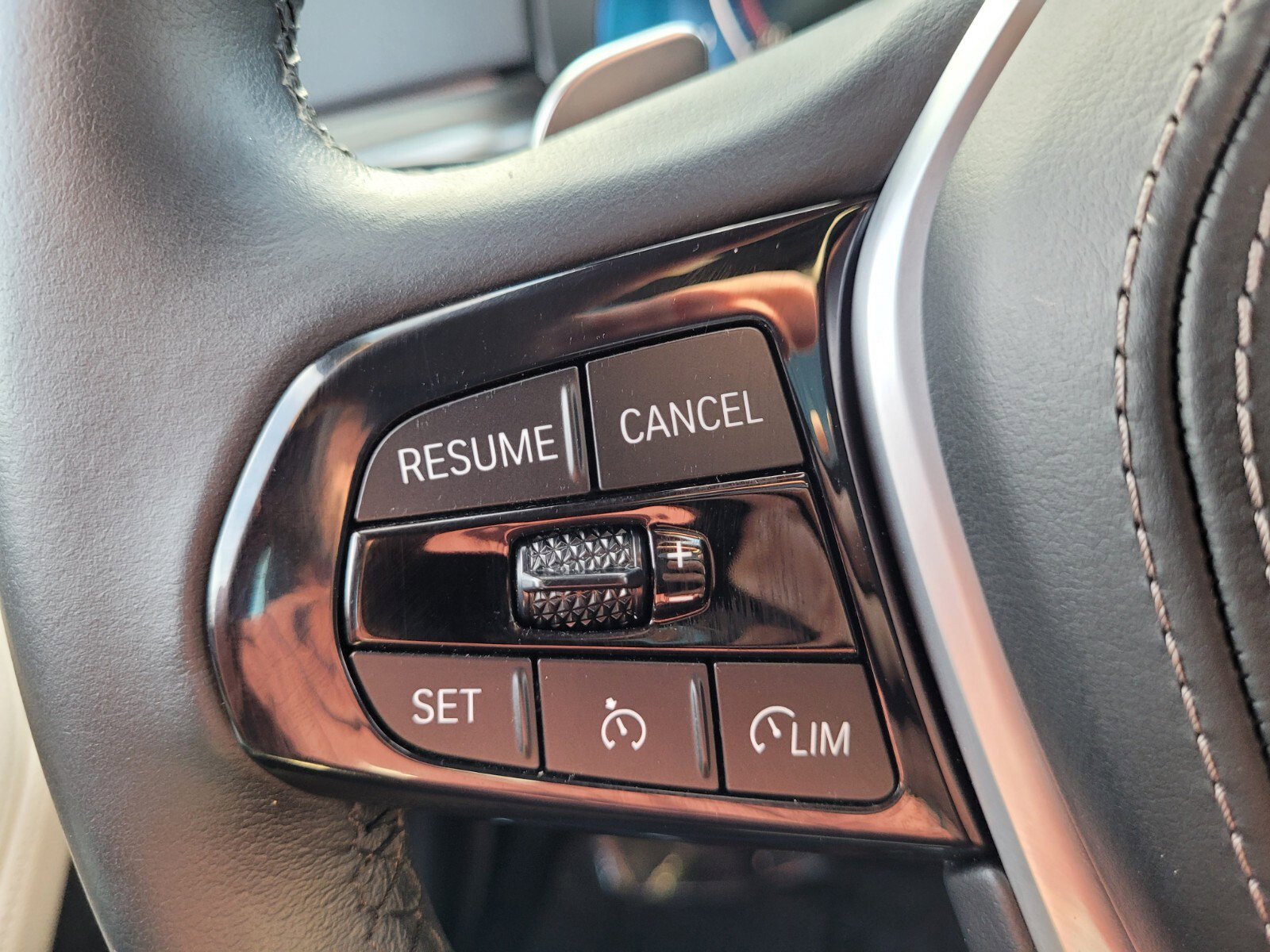 Used 2023 BMW 530i w/ Premium Package image 30