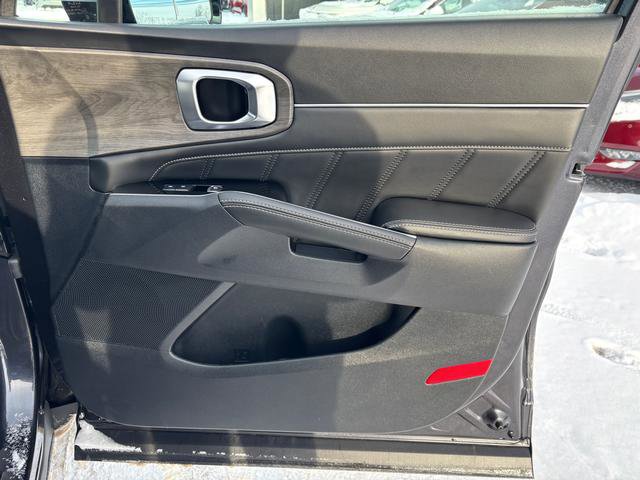 Certified 2025 Kia Sorento SX image 18