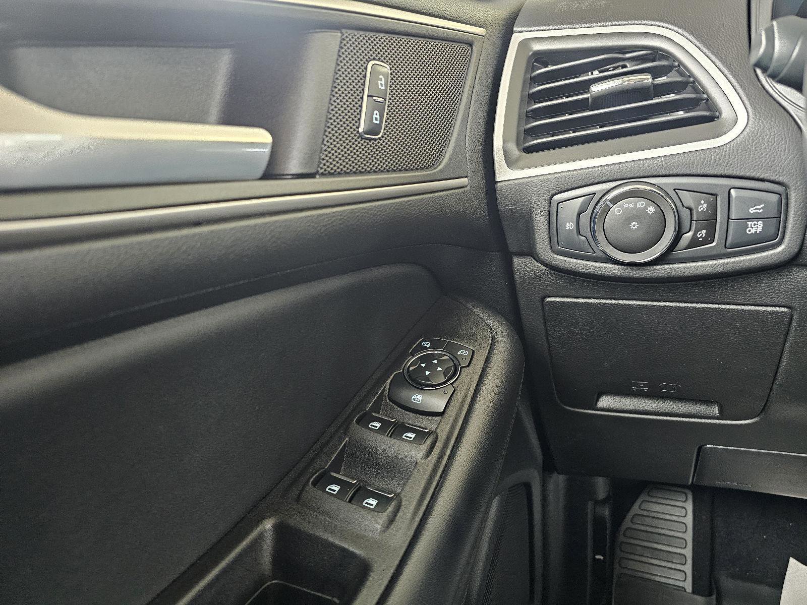 Used 2023 Ford Edge SEL w/ Convenience Package AWD/4WD image 24