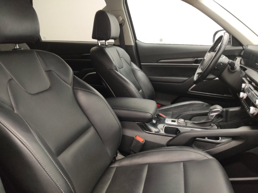 Used 2023 Kia Telluride LX FWD image 21
