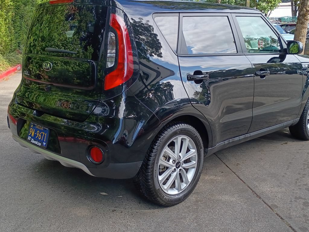 Used 2017 Kia Soul + FWD image 4
