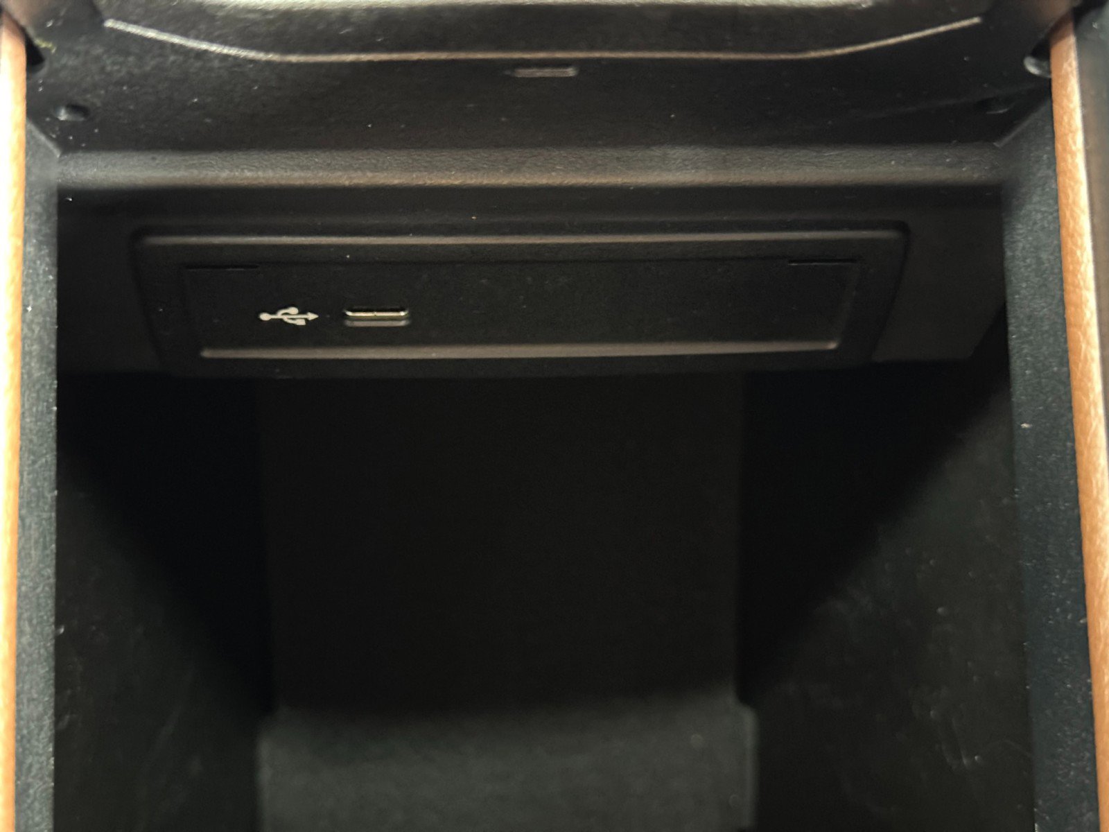 Used 2021 Mercedes-Benz GLB 250 w/ AMG Line image 31