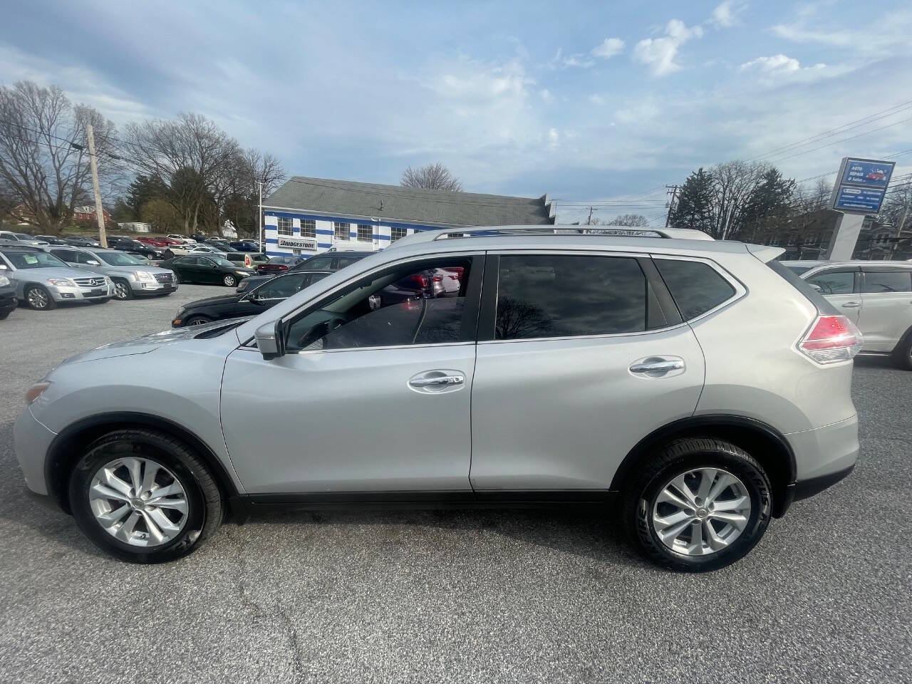 Used 2014 Nissan Rogue SV w/ SV Premium Package AWD/4WD image 8