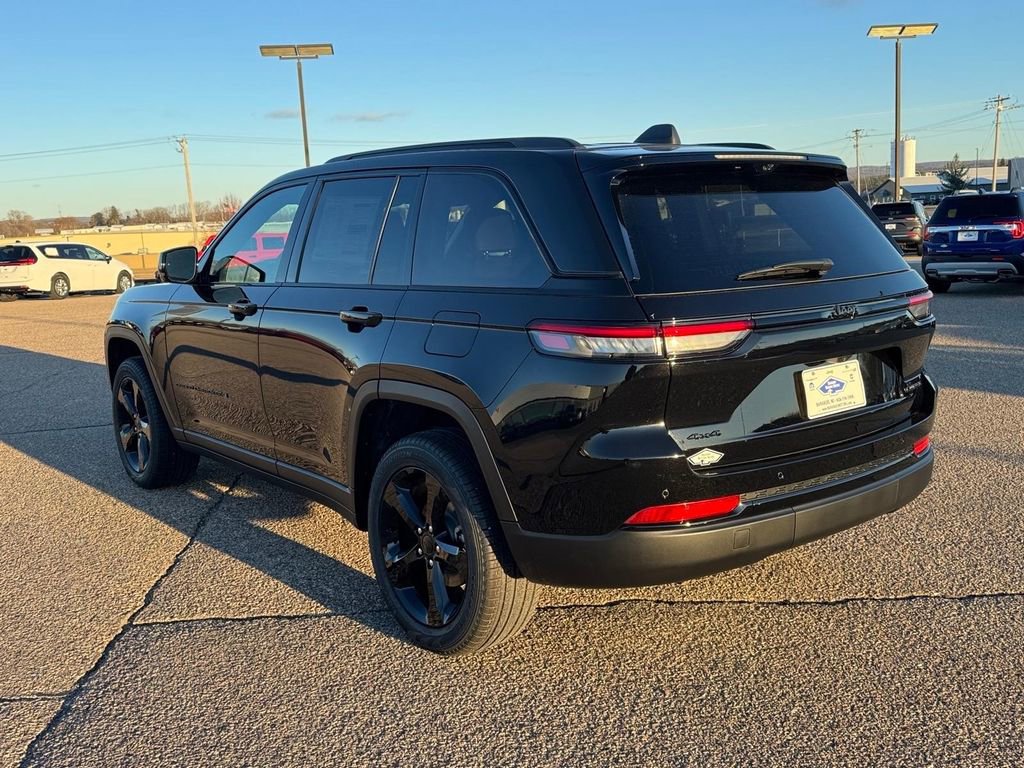 New 2025 Jeep Grand Cherokee Limited w/ Luxury Tech Group II image 4