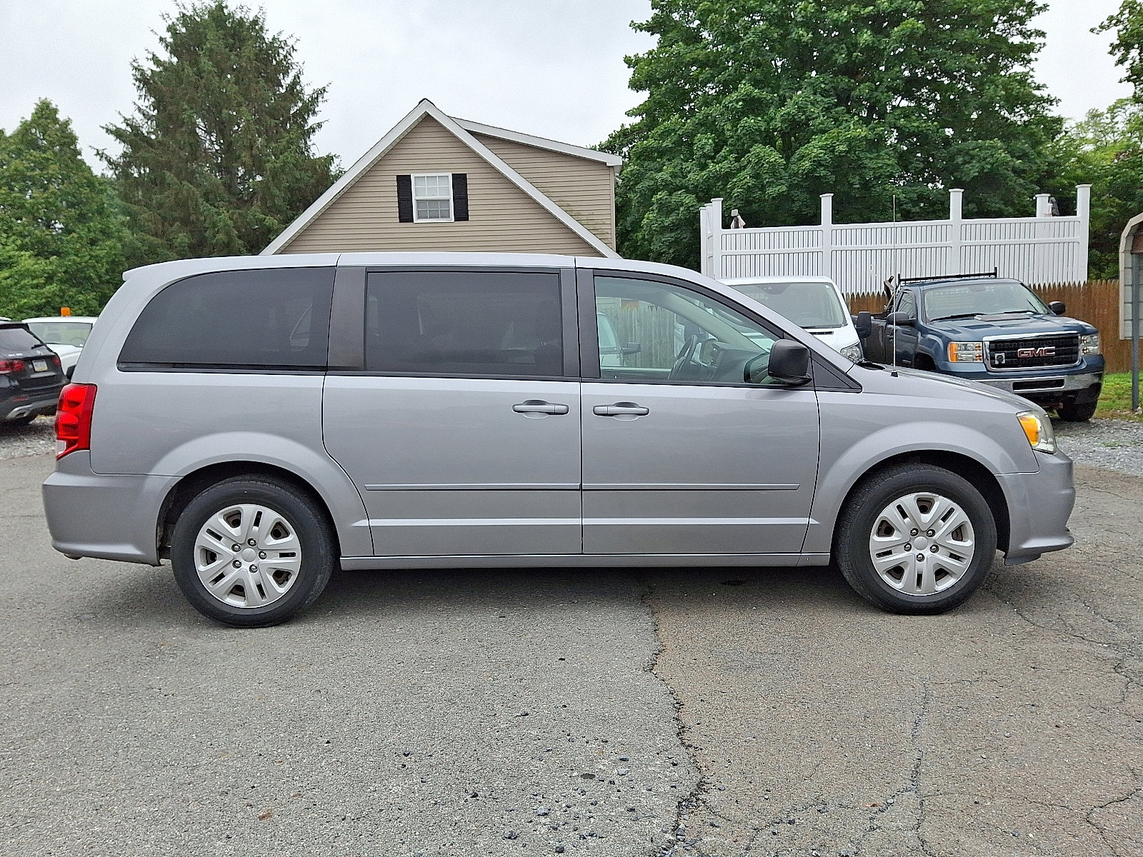 Used 2017 Dodge Grand Caravan SE w/ Power Window Group image 8