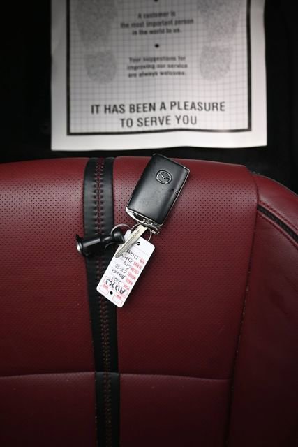 Used 2025 MAZDA CX-50 AWD 2.5 Hybrid w/ Premium Pkg image 12