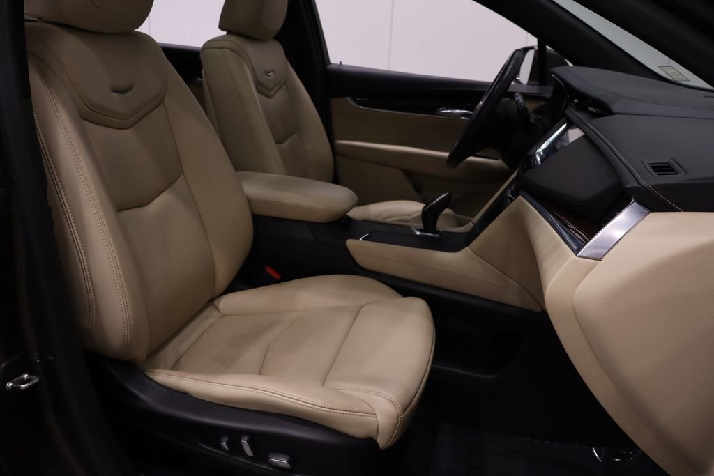 Used 2019 Cadillac XT5 Luxury image 16
