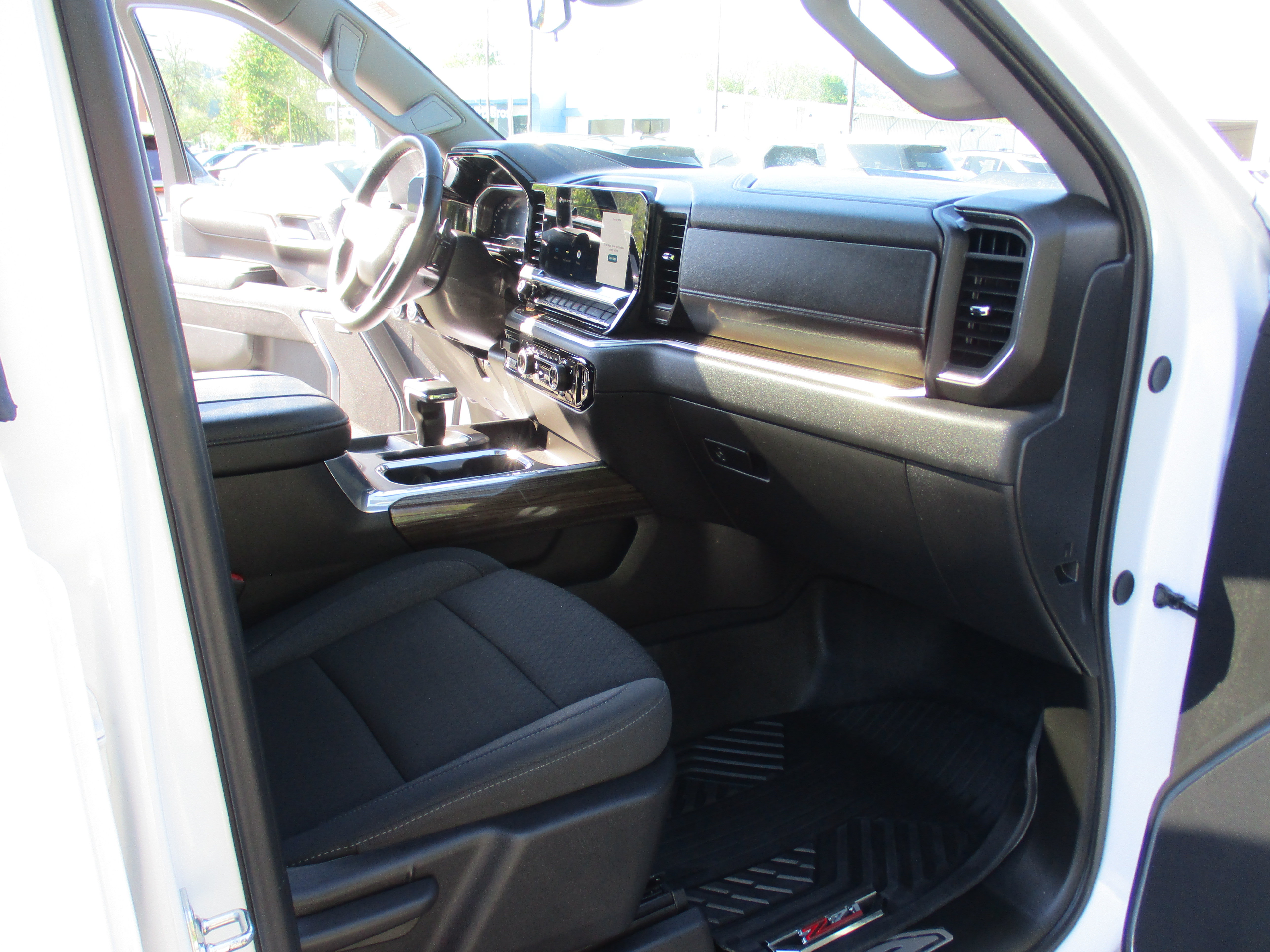 Used 2025 Chevrolet Silverado 1500 LT Trail Boss w/ Convenience Package II AWD/4WD image 15