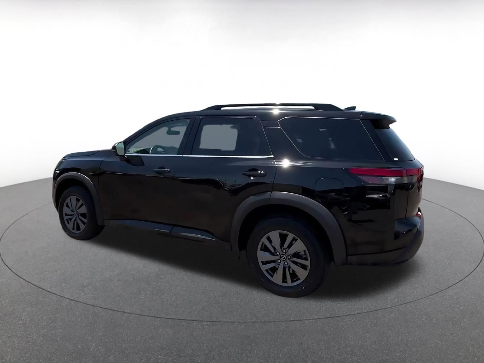 Used 2025 Nissan Pathfinder SV FWD image 10