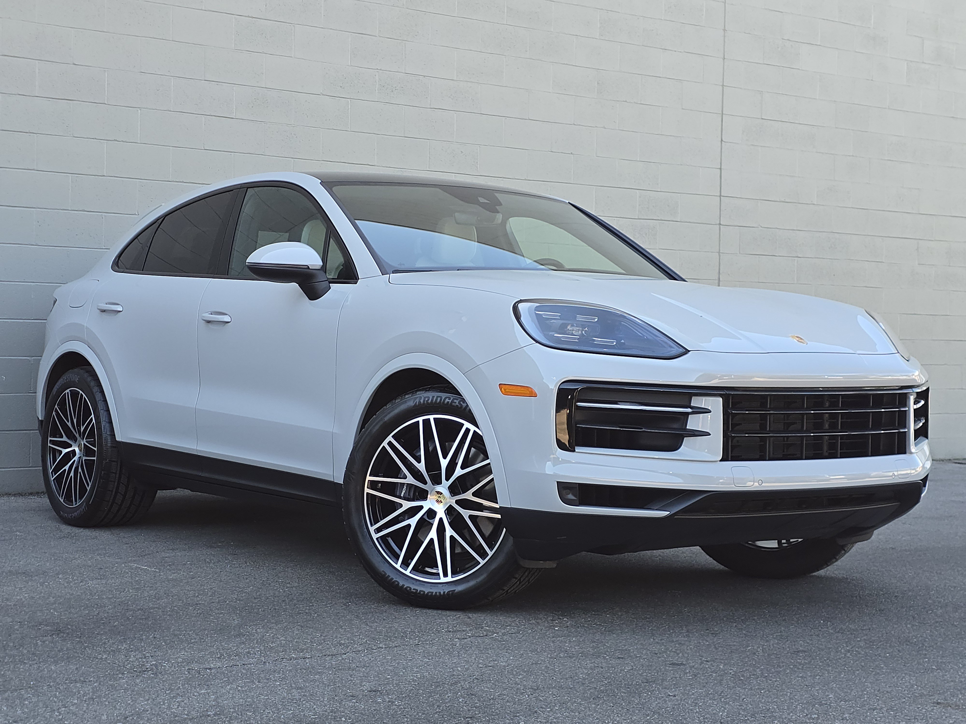 Certified 2024 Porsche Cayenne Coupe AWD/4WD image 12