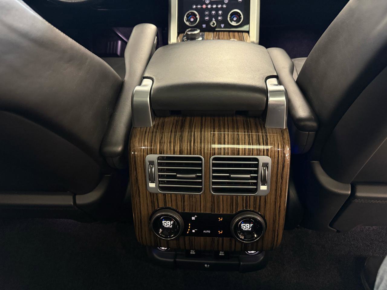 Used 2018 Land Rover Range Rover HSE image 32