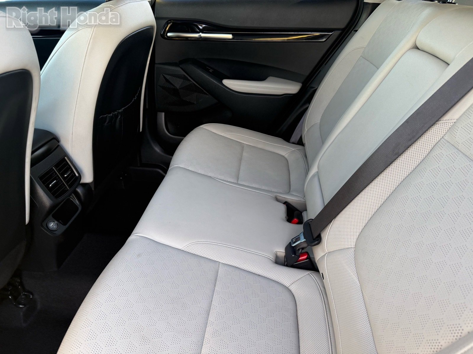 Used 2022 Kia Seltos SX w/ Sunroof Package image 26