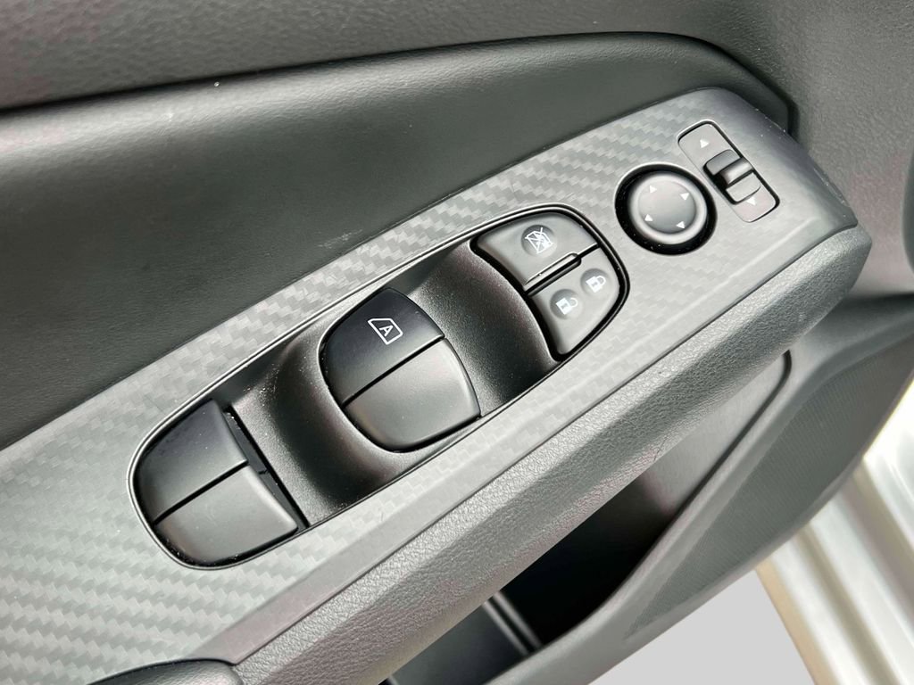 Used 2024 Nissan Altima 2.5 SV image 17