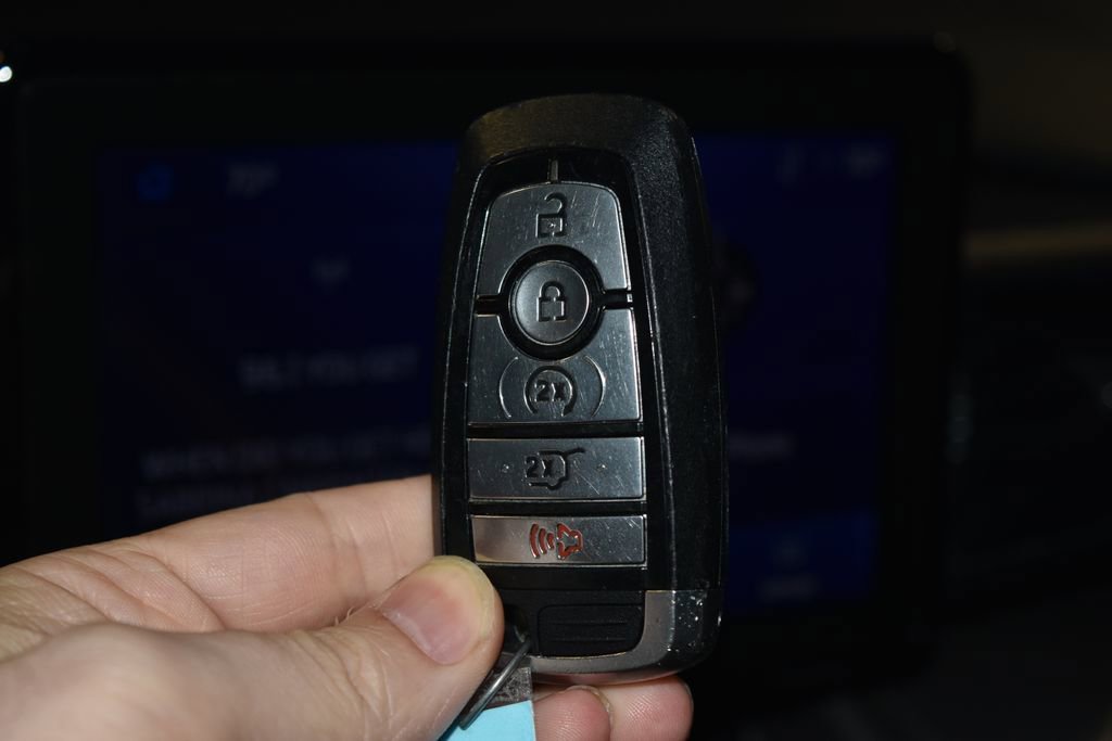 Used 2022 Ford Explorer XLT w/ Equipment Group 202A AWD/4WD image 18