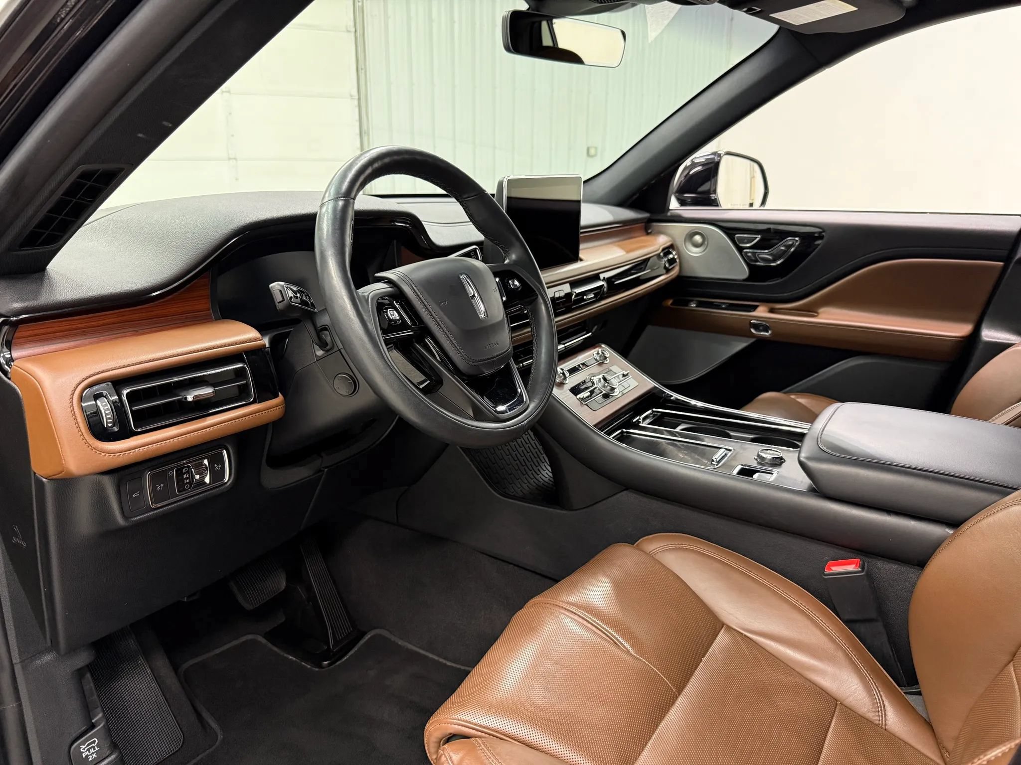 Used 2022 Lincoln Aviator Reserve w/ Equipment Group 201A AWD/4WD image 12
