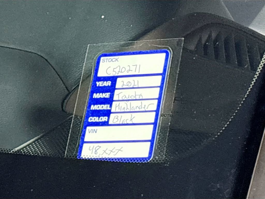 Used 2021 Toyota Highlander XLE image 25