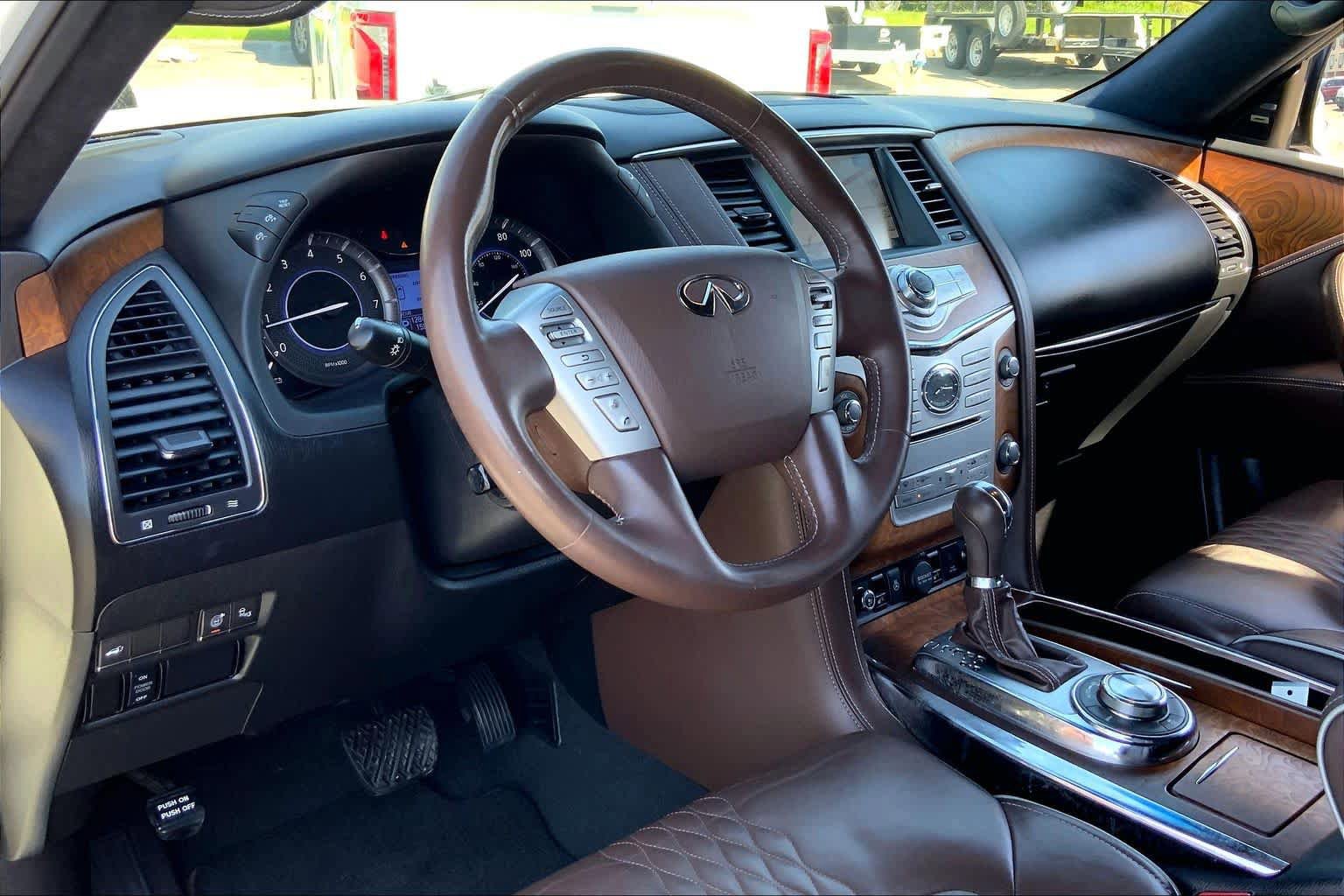 Used 2017 INFINITI QX80 Limited AWD/4WD image 16
