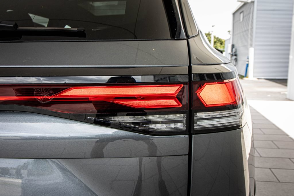 New 2026 Volkswagen Tiguan SE R-Line FWD image 17