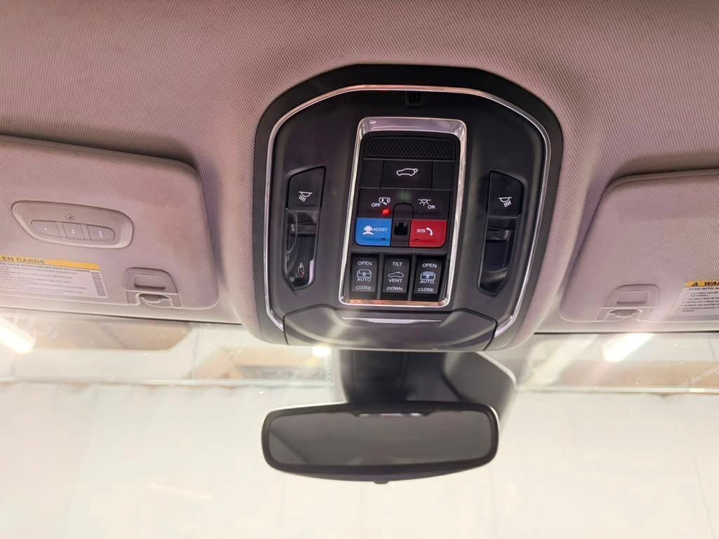 Used 2023 Jeep Grand Cherokee L Limited AWD/4WD image 31