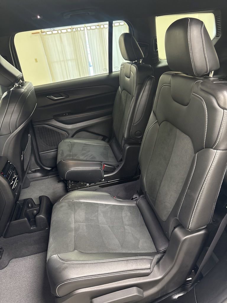 Used 2024 Jeep Grand Cherokee L Laredo image 23