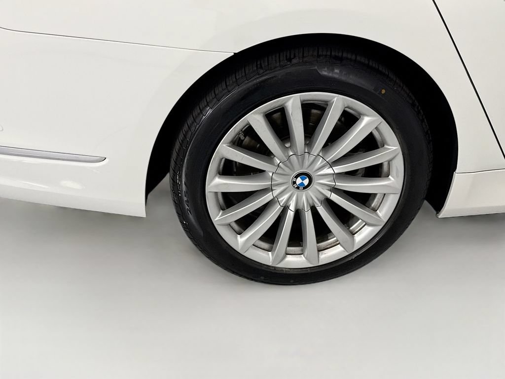 Used 2020 BMW 740i w/ Premium Package RWD image 32