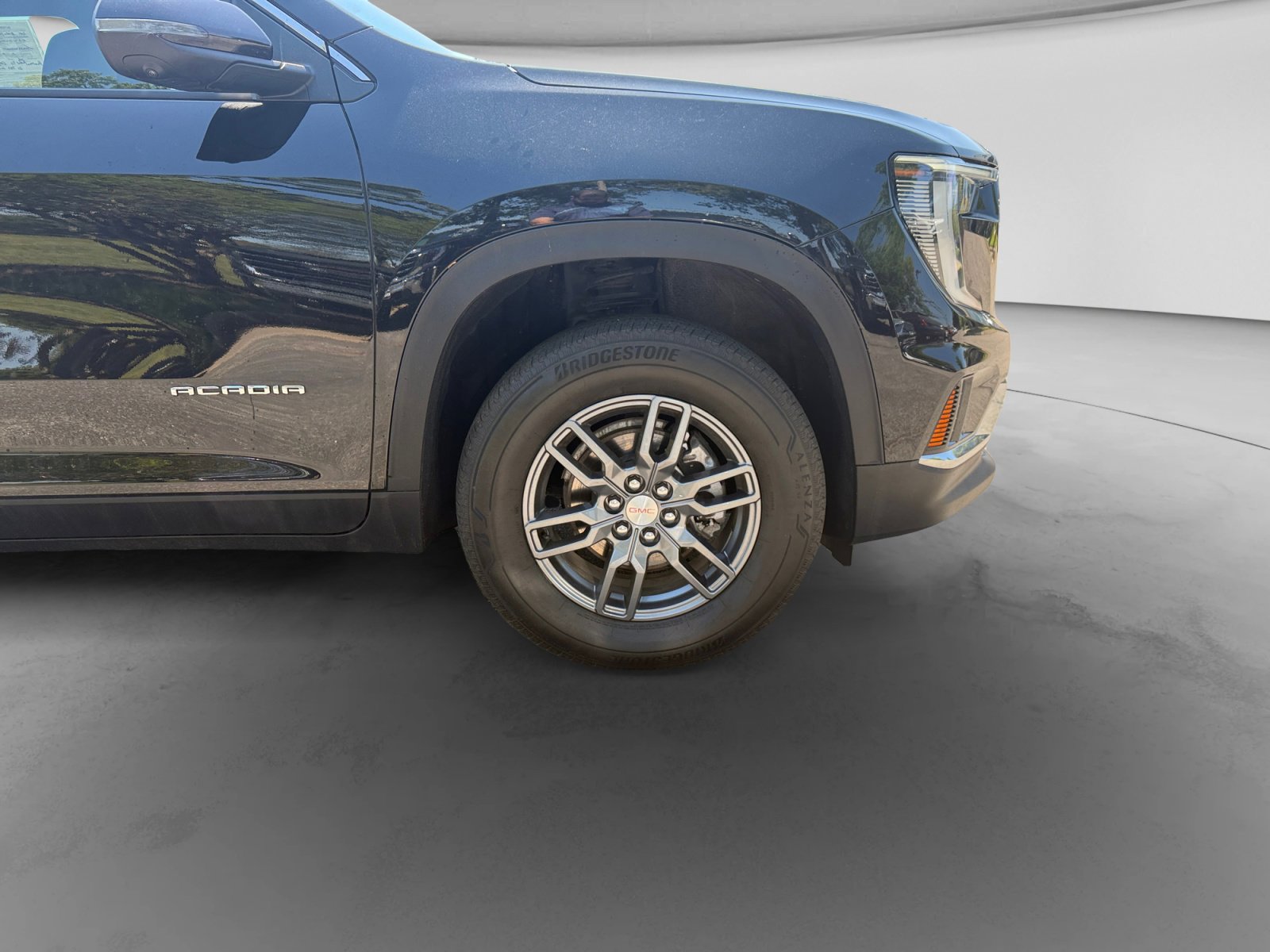 Used 2025 GMC Acadia Elevation image 31
