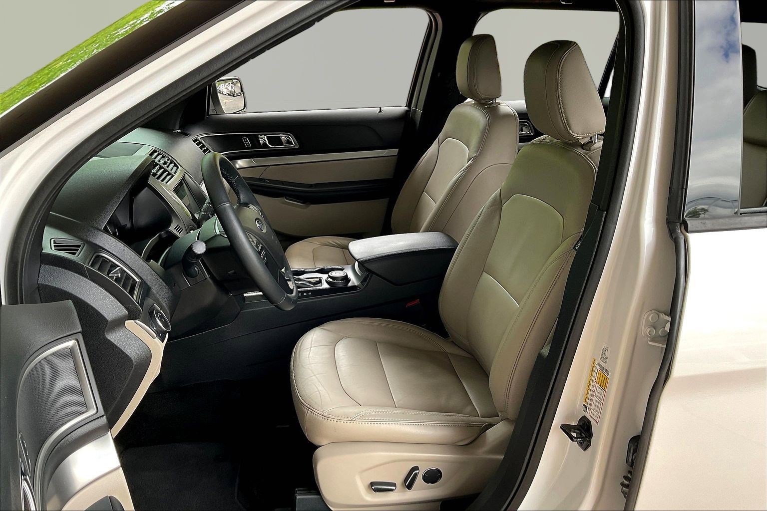 Used 2018 Ford Explorer XLT AWD/4WD image 21