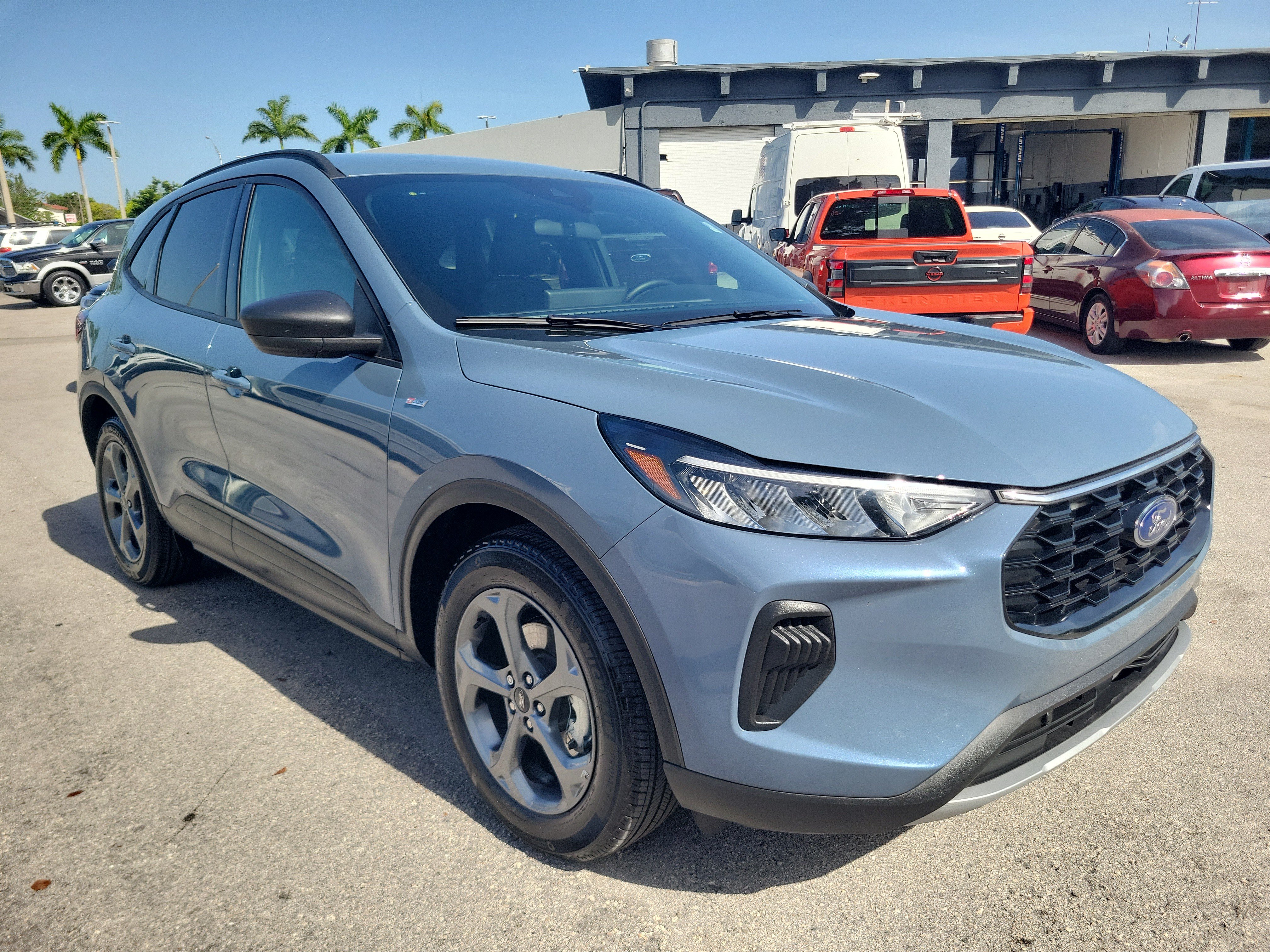 Used 2025 Ford Escape ST-Line w/ Tech Pack #1 FWD image 3