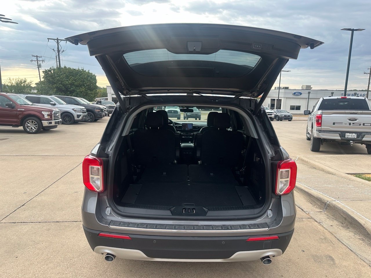 Used 2022 Ford Explorer Limited w/ Equipment Group 301A RWD image 13
