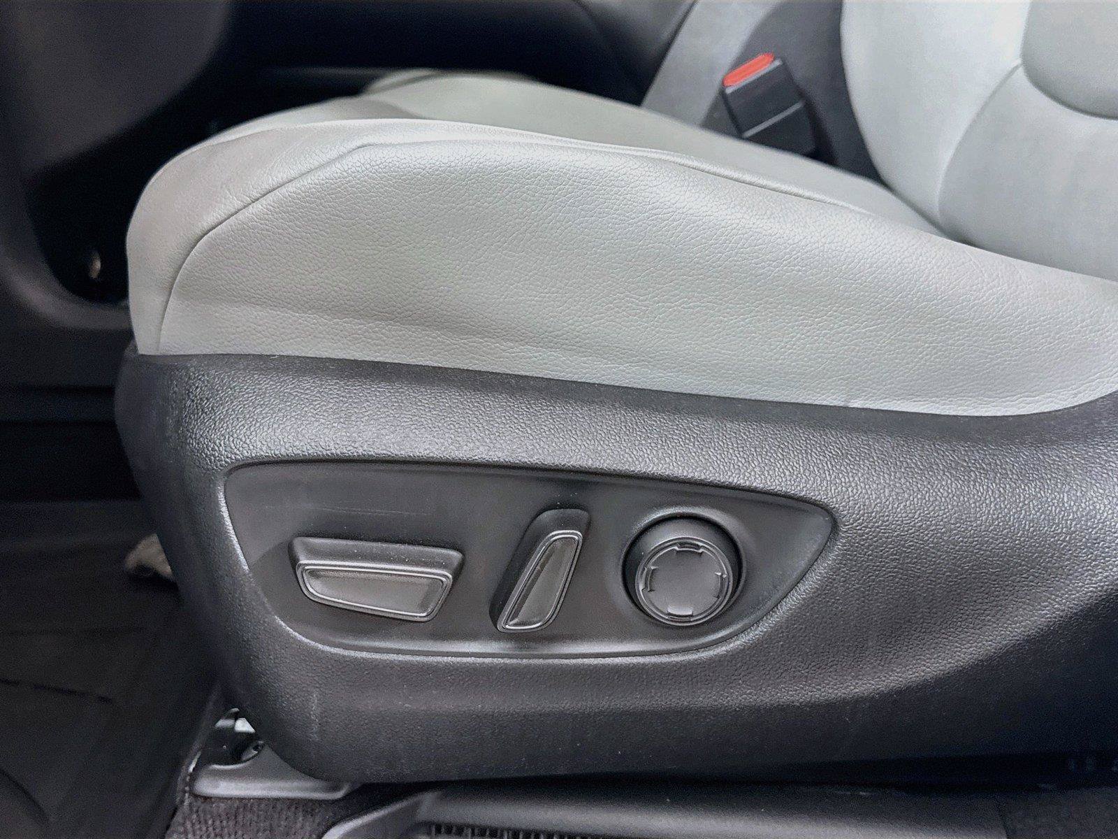Certified 2025 Toyota Sienna XLE FWD image 30