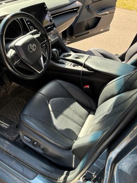 Used 2019 Toyota Avalon XLE w/ Moonroof Package FWD image 6