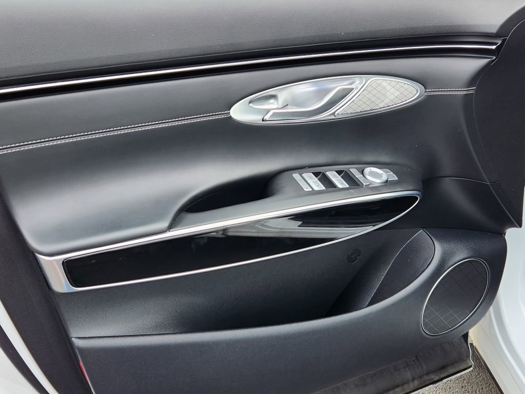 Used 2025 Genesis GV70 2.5T image 7