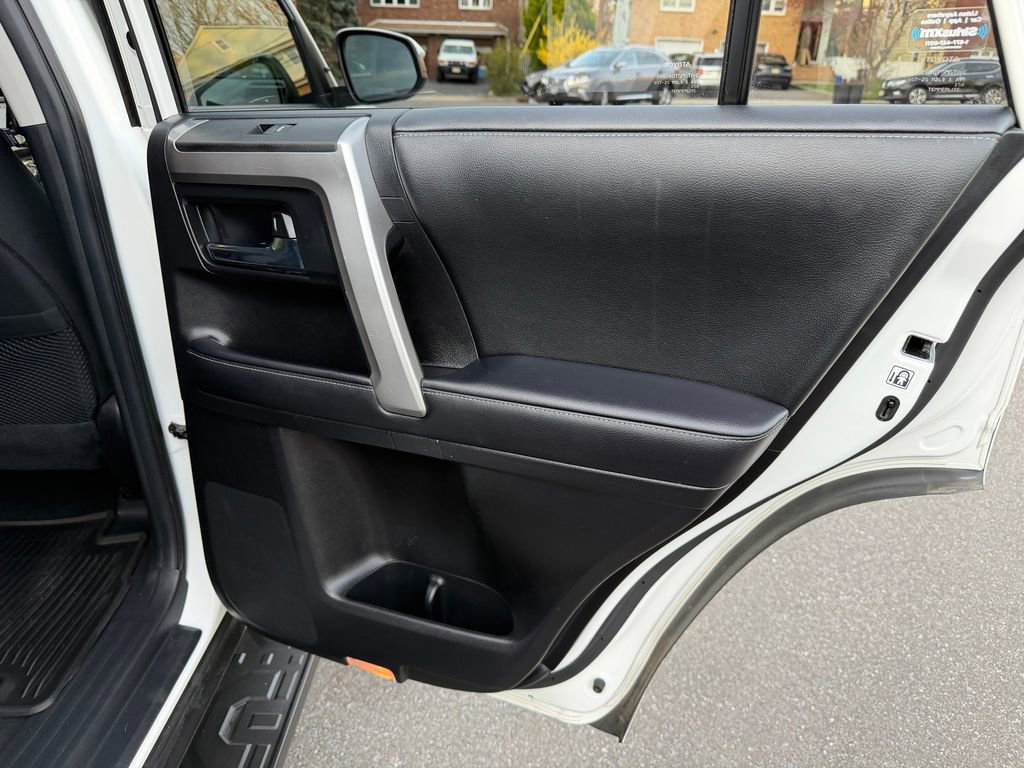 Used 2020 Toyota 4Runner SR5 AWD/4WD image 27