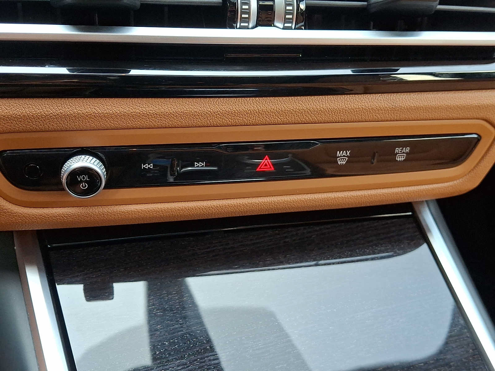 Used 2024 BMW i4 eDrive35 w/ Premium Package RWD image 16