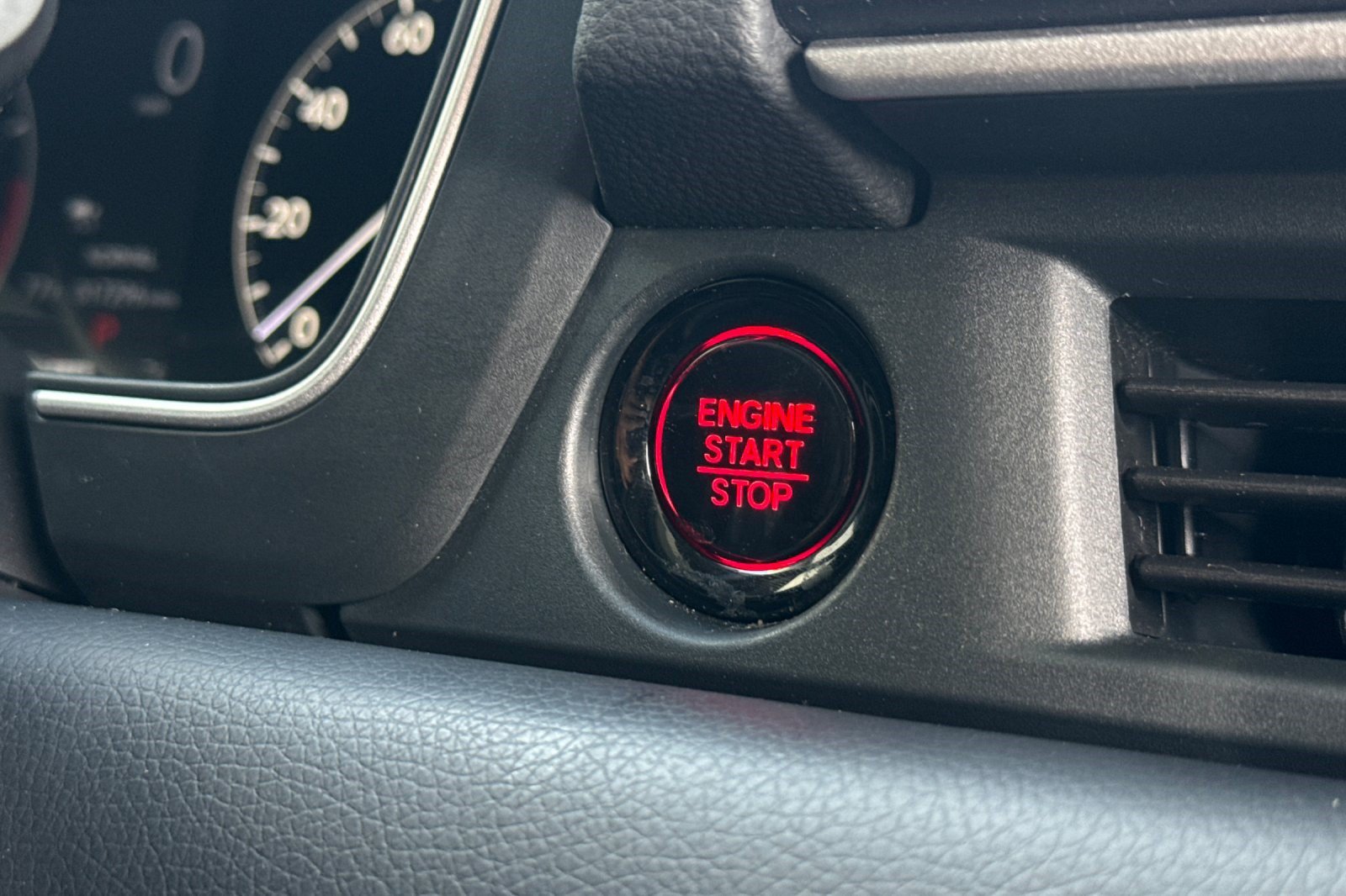 Certified 2023 Honda Pilot Touring image 16