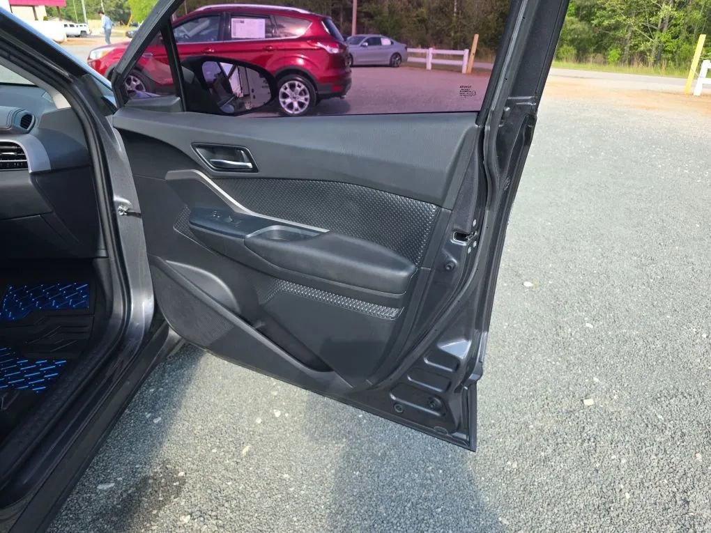 Used 2020 Toyota C-HR LE FWD image 43