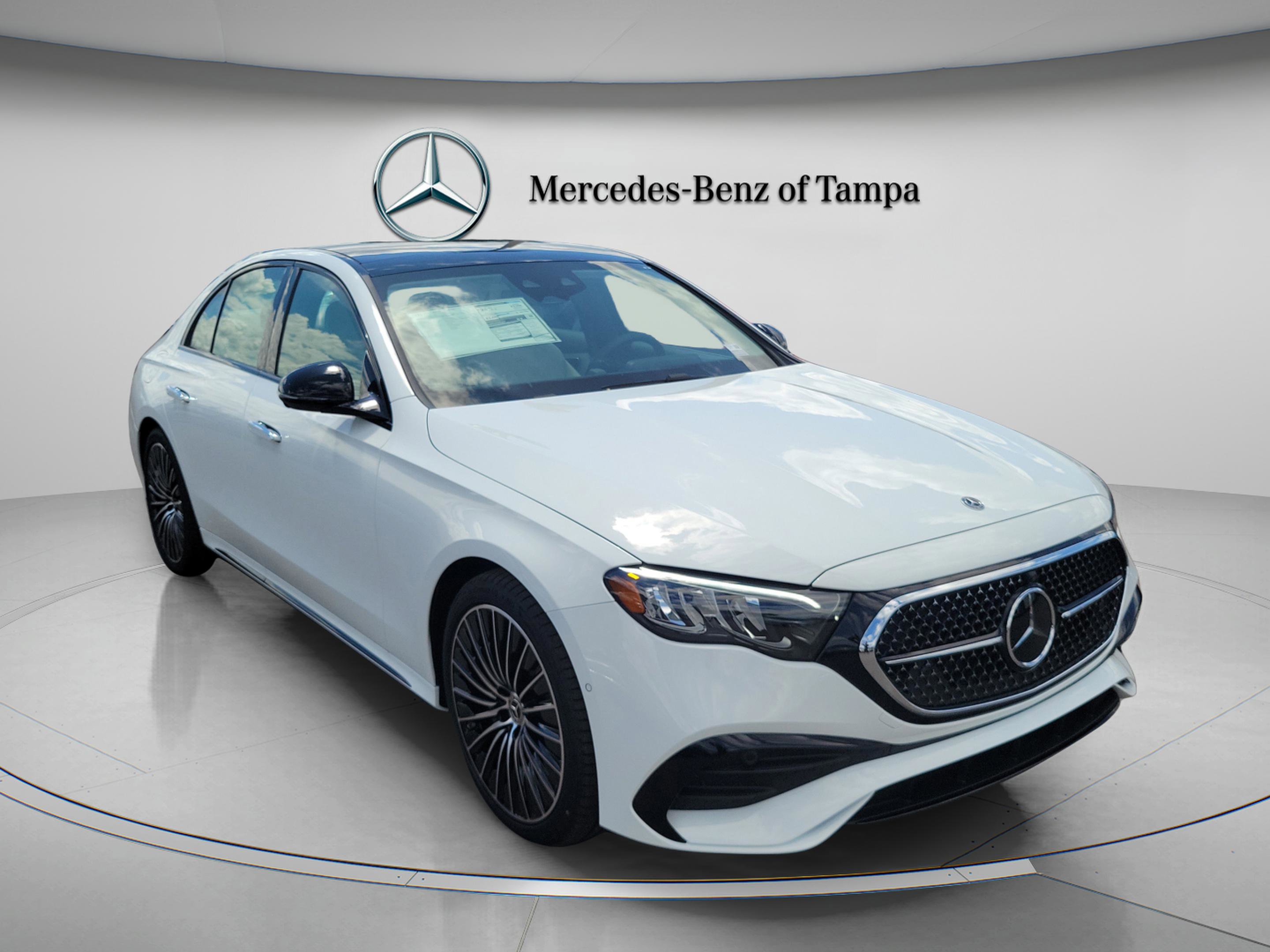 Used 2025 Mercedes-Benz GLC 350e 4MATIC image 4