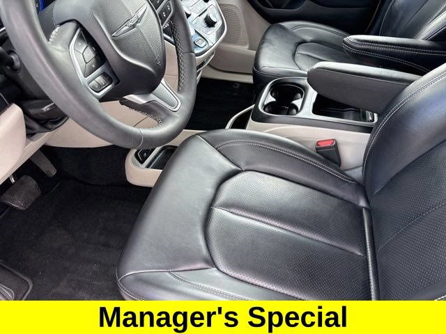 Used 2023 Chrysler Pacifica Touring-L FWD image 10