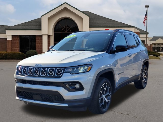 Used 2024 Jeep Compass Limited AWD/4WD image 2