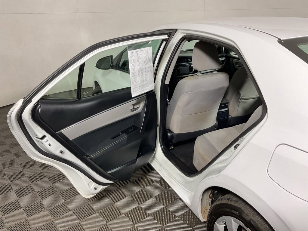 Used 2015 Toyota Corolla LE FWD image 30