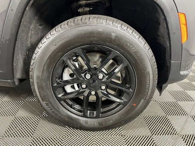 Used 2025 Jeep Grand Cherokee L Laredo image 9