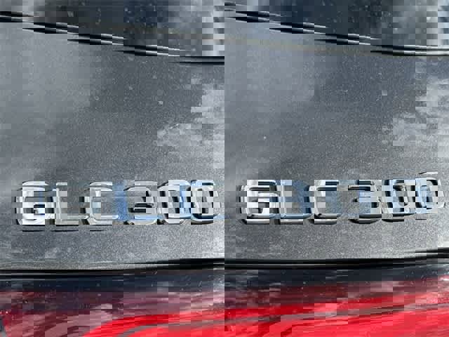 Used 2025 Mercedes-Benz GLC 300 4MATIC image 27