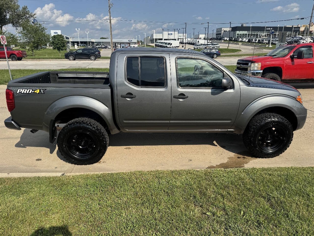 Used 2018 Nissan Frontier PRO-4X AWD/4WD image 6