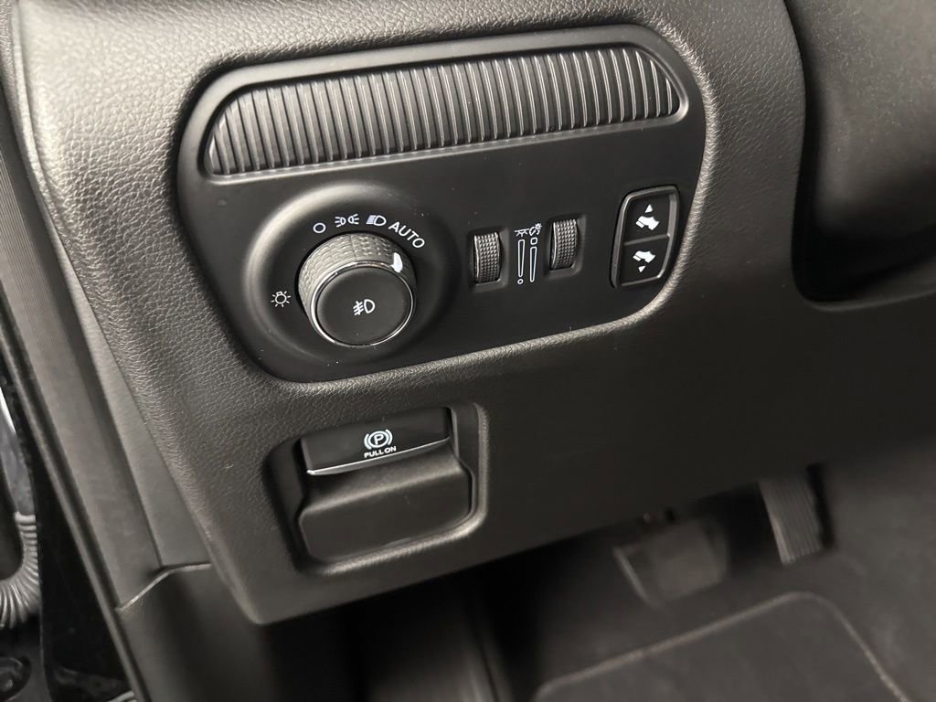 Used 2023 Jeep Wagoneer 4WD w/ Premium Group I image 17