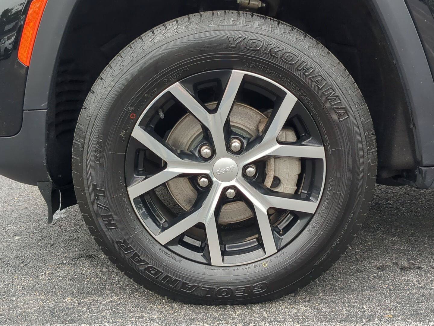 Used 2023 Jeep Grand Cherokee Limited AWD/4WD image 3