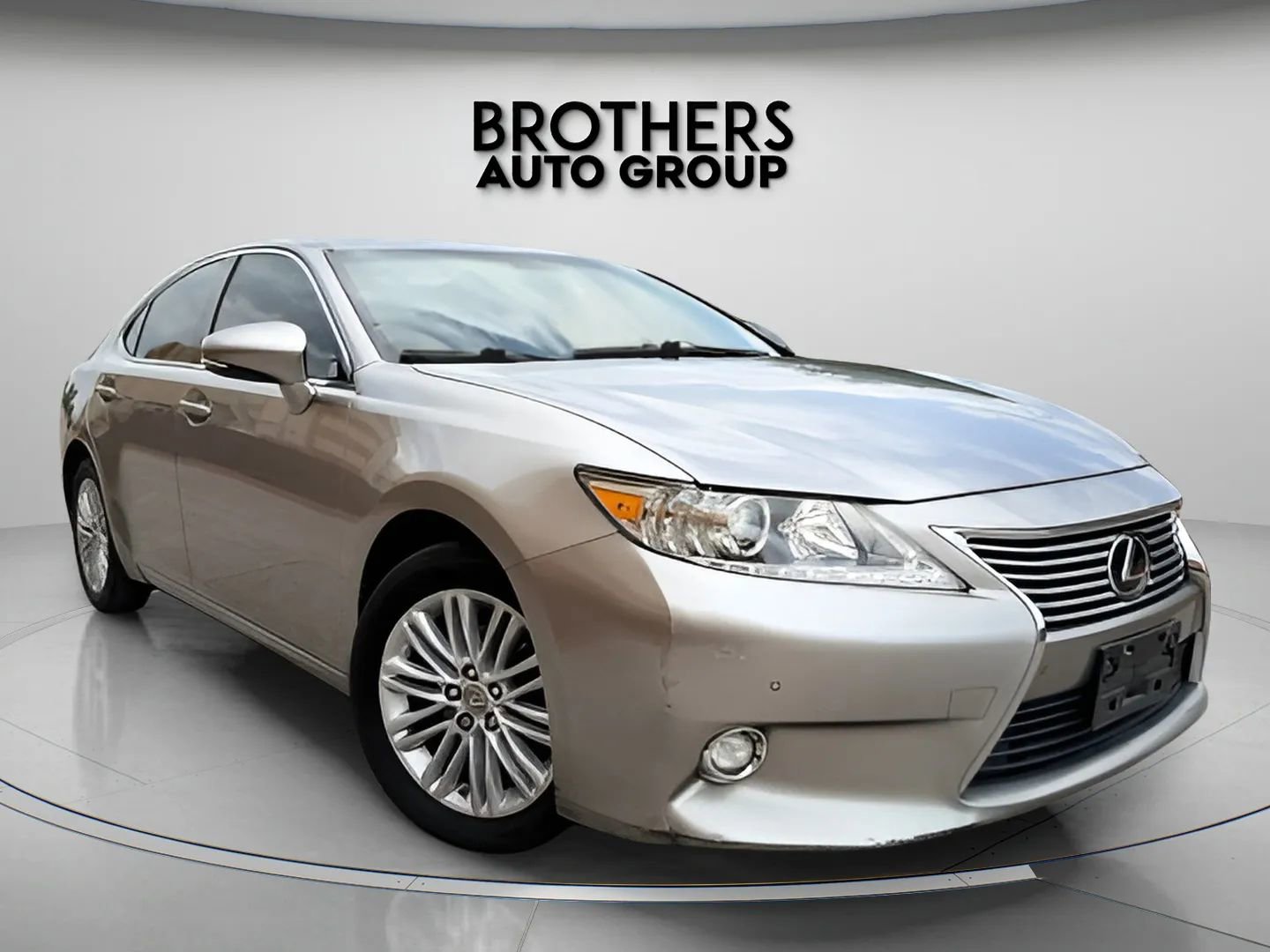 Used 2015 Lexus ES 350 w/ Luxury Package FWD image 2