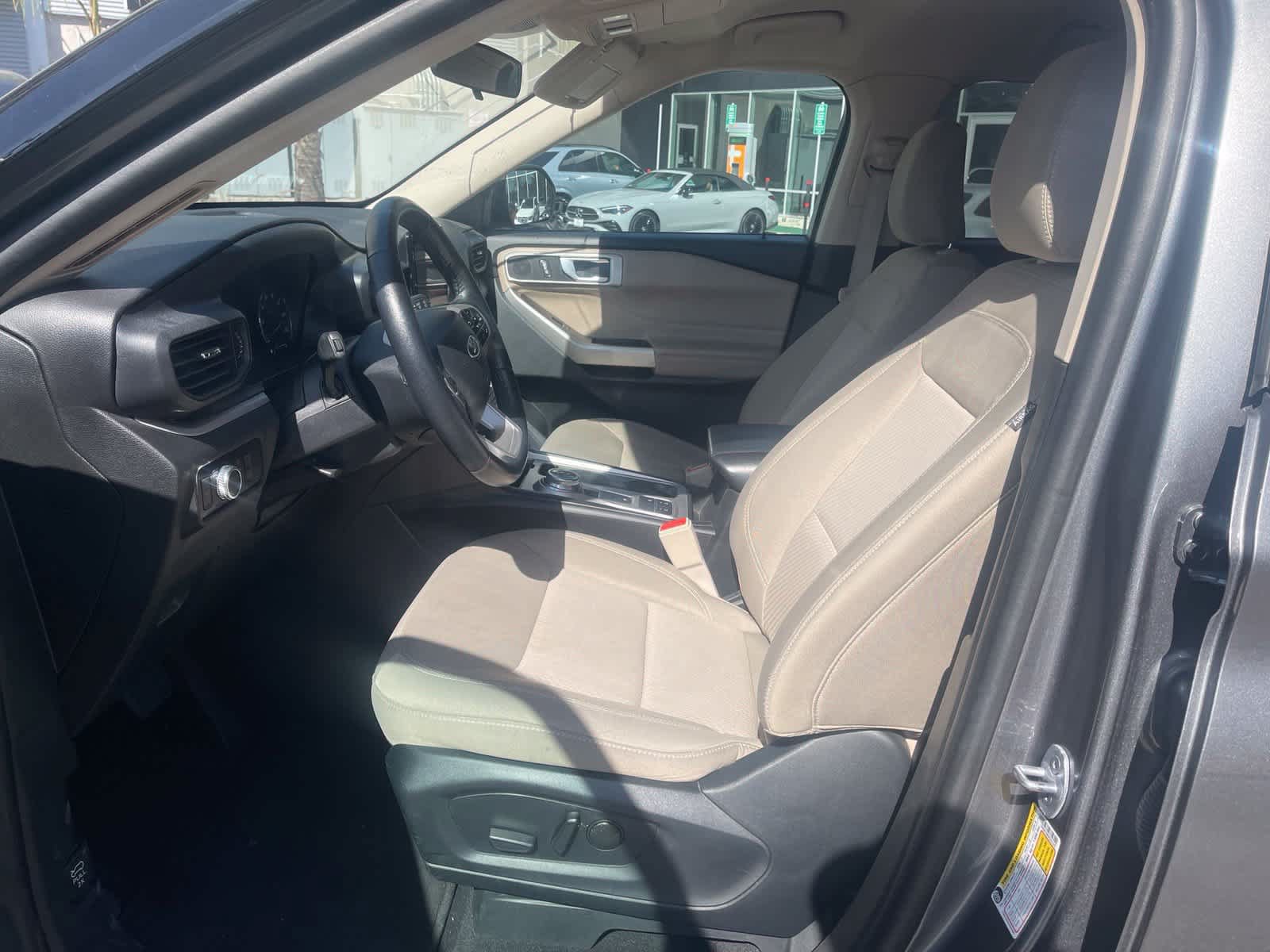 Used 2023 Ford Explorer XLT RWD image 4