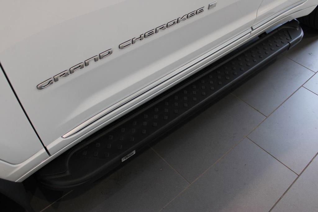 Used 2025 Jeep Grand Cherokee Summit w/ Adv Protech Group IV AWD/4WD image 35