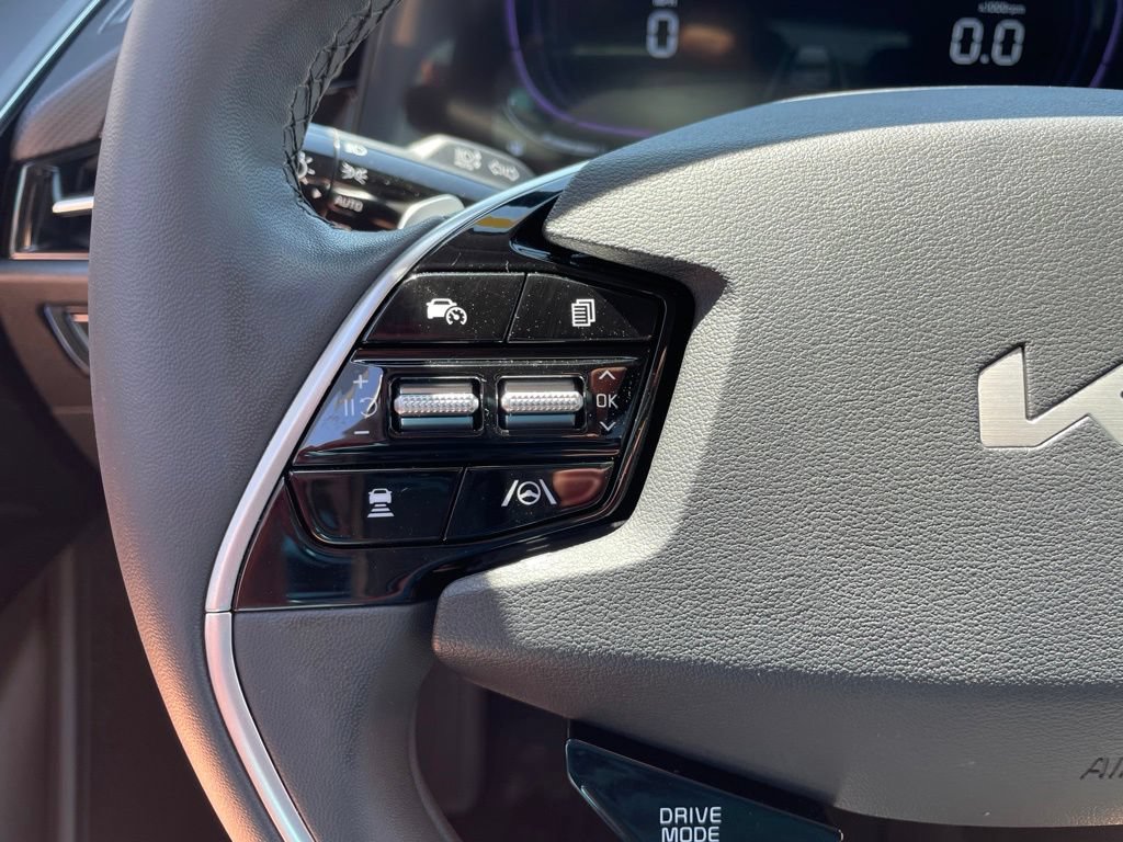 Used 2023 Kia Niro EX FWD image 25