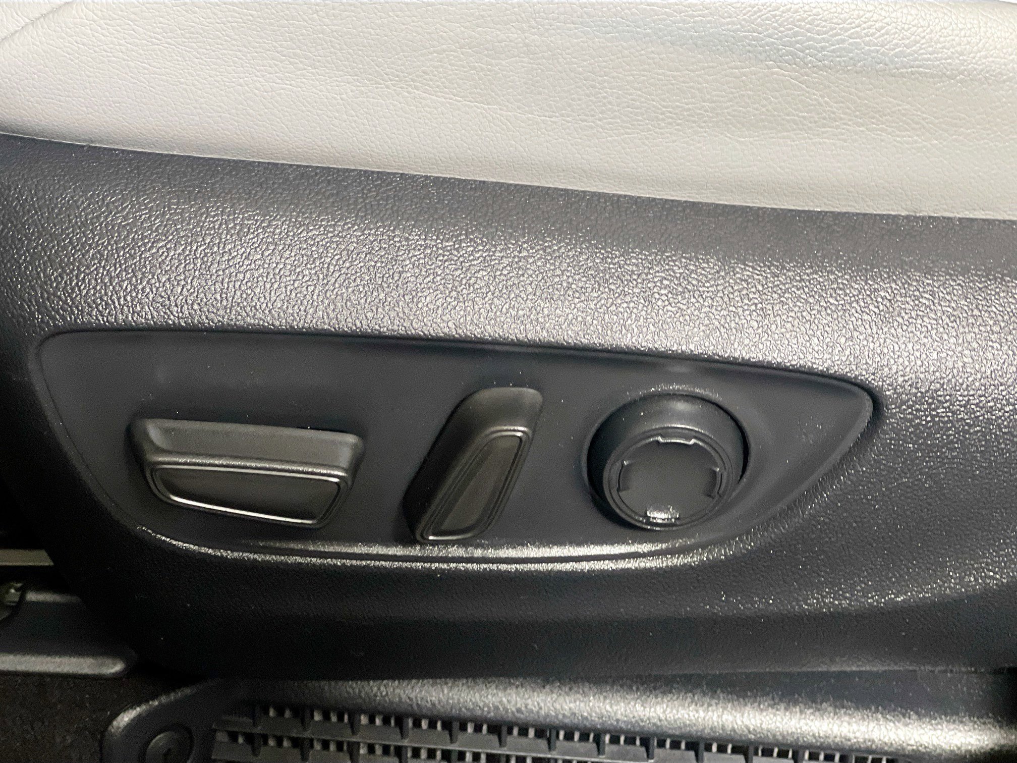 Used 2025 Toyota Sienna XLE FWD image 15